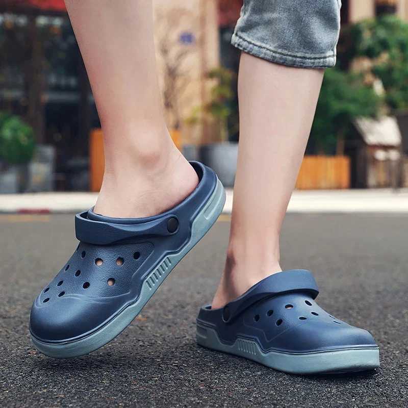 New mens sandals summer slippers Fi perforated shoes Crok rubber shoes breathable garden shoes classic beach flat shoesXJ250401