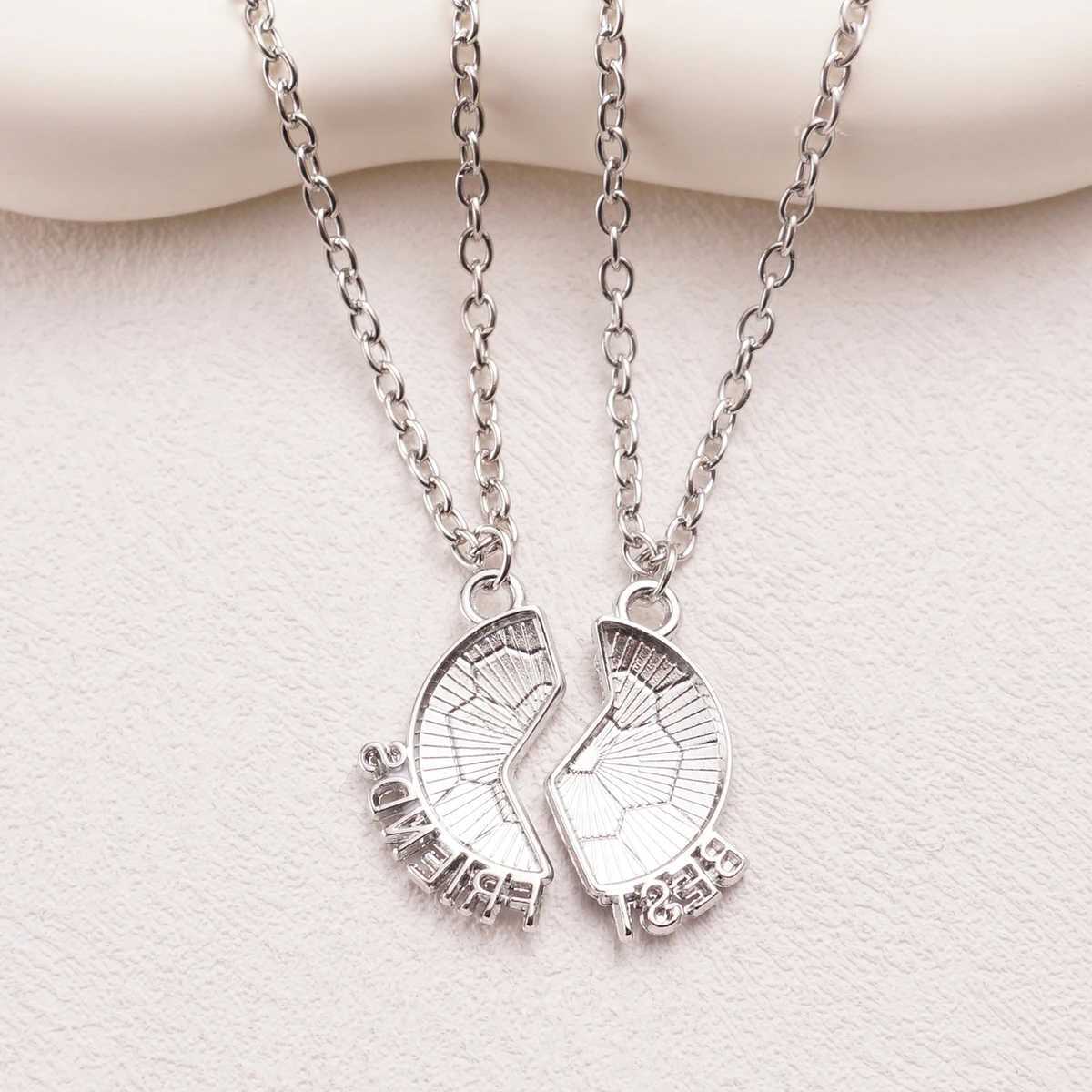 2 Pcs/Set Football Best Friends Pendant Necklace For Women Borken Heart Enamel Soccer Necklaces Friendship Choker Necklace GiftC250407