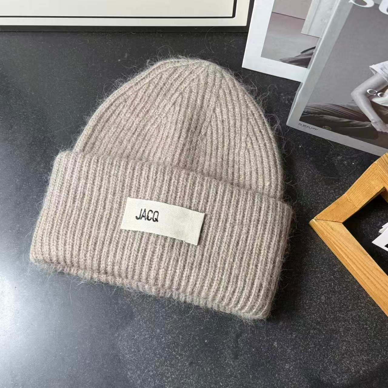 Beanie designer beanie luxury beanie winter fur hat letter design fashion leisure versatile beanie unisex warm hat winter beanie letter patch cuff design fashion