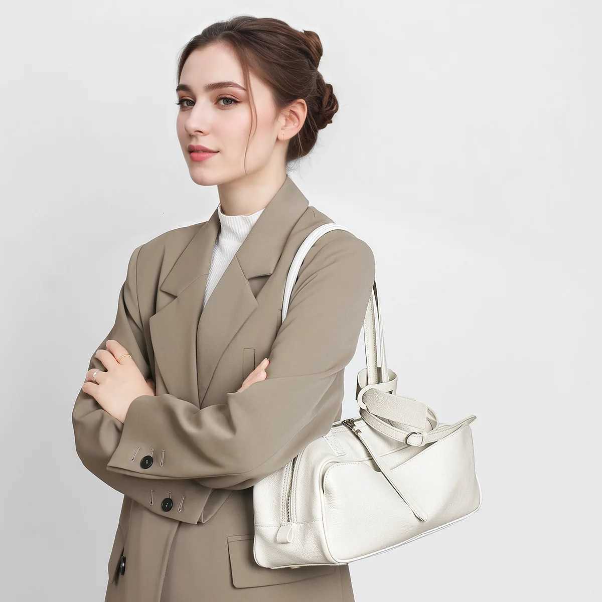 Bowling For Women Simple First Layer Cowhide Boston Bag Tophandles Genuine Leather Bag Female Top Handle Bags Torebka DamskaW251101