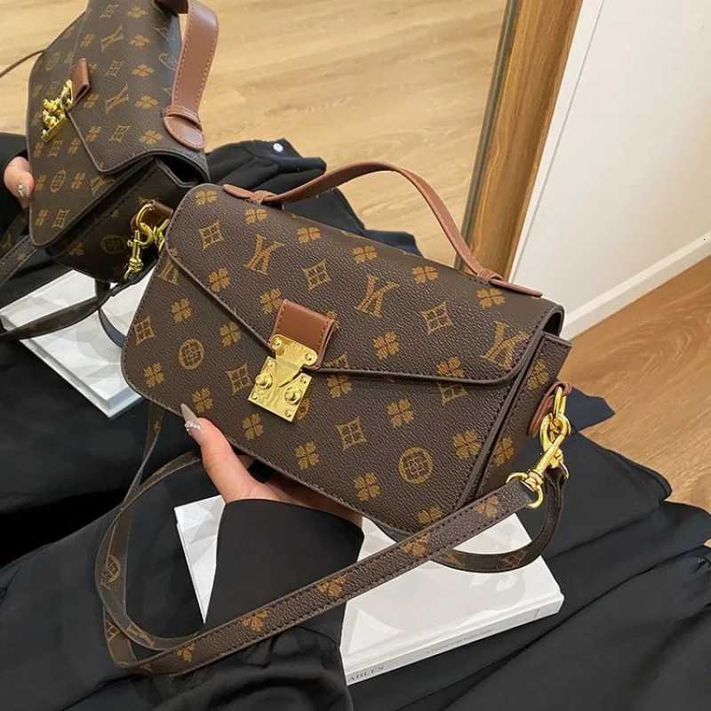 Designer bag Luxury Wens Tote Bag Made Of Fine Leather Boa Casual Vintage And Paris Trendy Chic Look Y251101