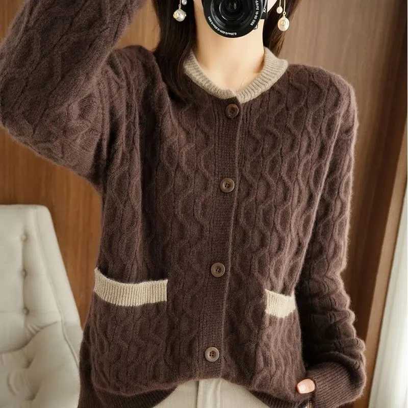 Advanced Temperament Crew Neck Thicken Cardigan New Womens Coat Fashionable Sweater Jacket Receive Waist Knitting Shirt TopT251101