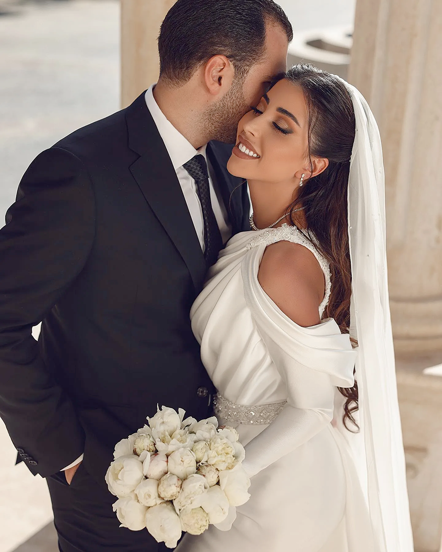 Graceful Mermaid Wedding Dresses Long Sleeves Bridal Gowns With Detachable Train Pleated One Shoulder Neckline Satin Vestido De Novia