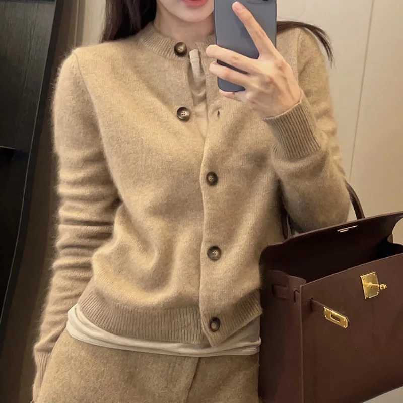 Autumn and Winter New 100 Pure Wool Cardigan Sweater Womens Knitted High Quality Oneck Womens Cashmere Coat SweaterT251101
