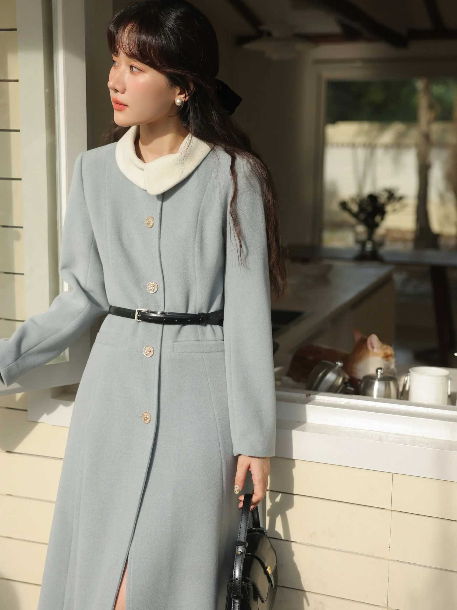 French Vintage Woolen Overcoat for Women Winter Slim Fit Elegant Long Sleeve Dress Style Coat PetiteFriendly Classic OuterwearT251101