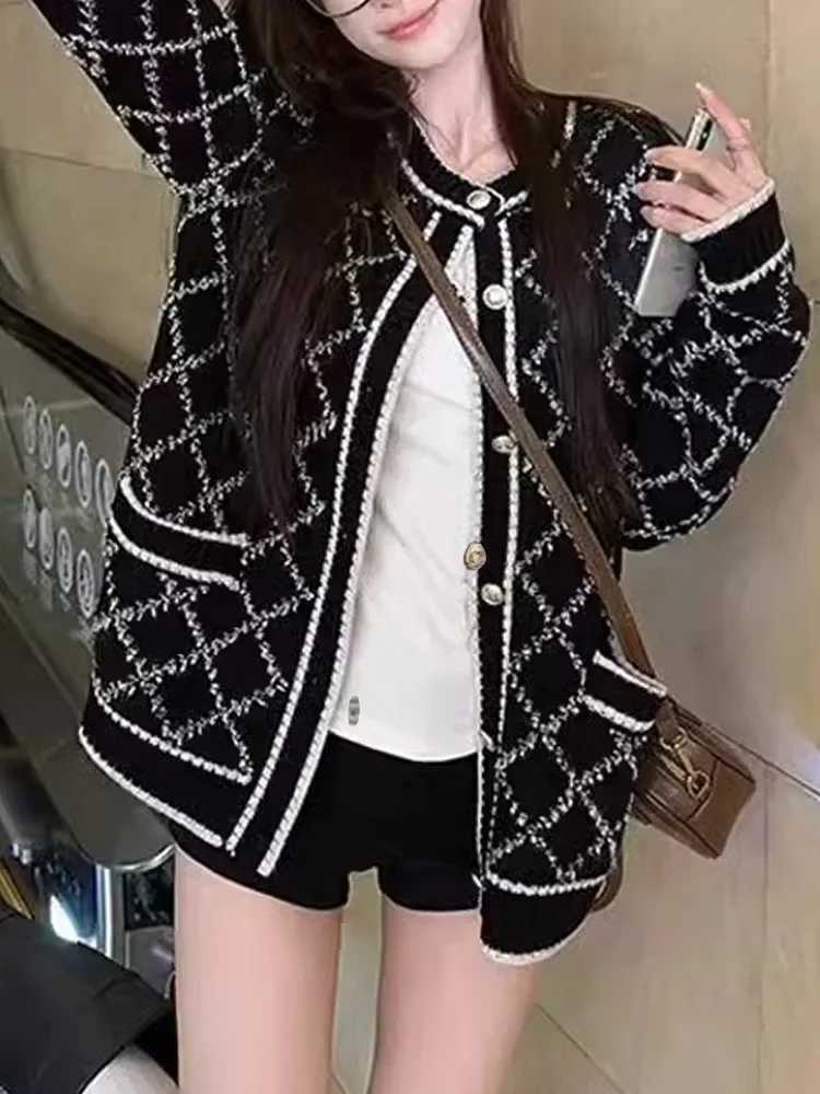 Autumn and Winter New Diamond Womens Longsleeved Crew Neck Sweater Elegant Cardigan Singlebreasted Knitwear Casual TopT251101