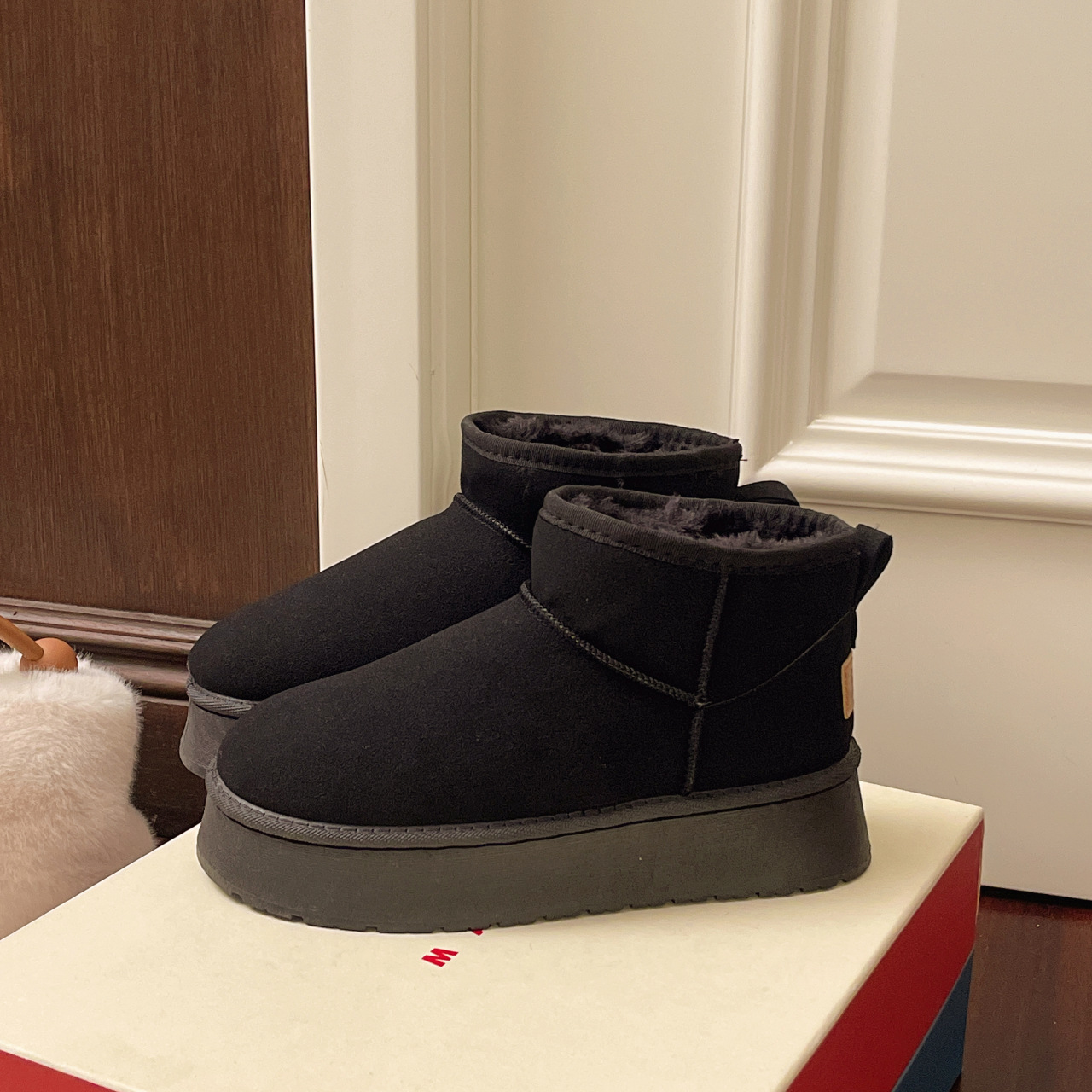 Premium Luxury Boots 2025 Winter Women's Thermal Snow Boots Versatile Platform Sole Plush Lined Ankle Boots Cold-Proof