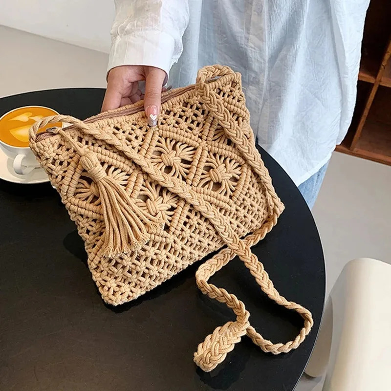 Women Summer Straw Messenger Bag Hollow Out Woven Fashion Shoulder Bag Beach Tassel er Crossbody Travel Bag bolsa feminina 250407