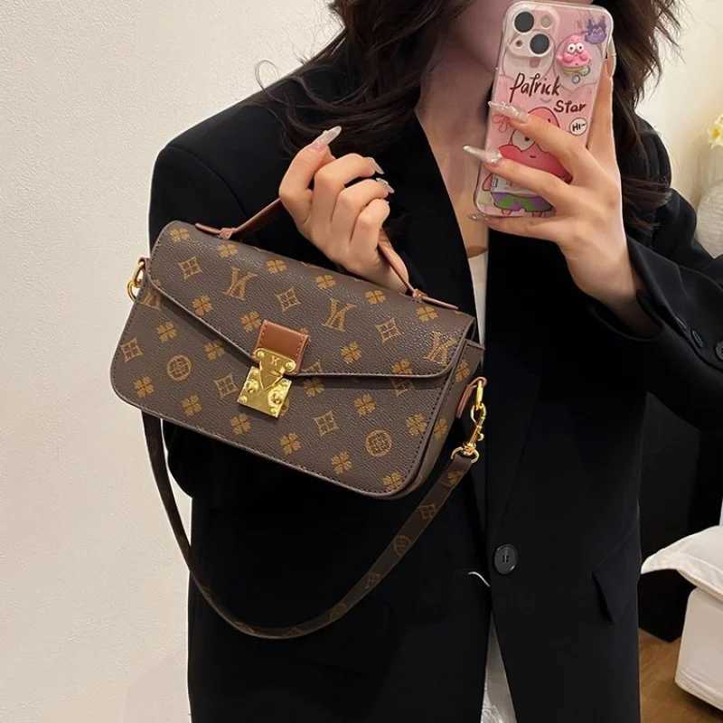 Designer bag Luxury Wens Tote Bag Made Of Fine Leather Boa Casual Vintage And Paris Trendy Chic Look Y251101