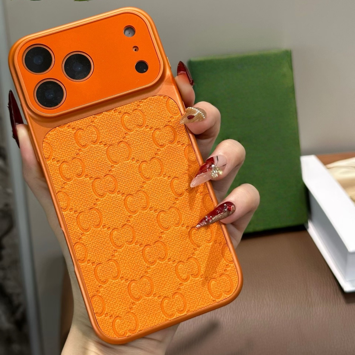 High-quality CC orange phone case for iphone 17 pro max 16 Pro 13 15 15pro 15promax Designer Fashion Creative Case Classic phone case back cover Scratch dhgate AAA+