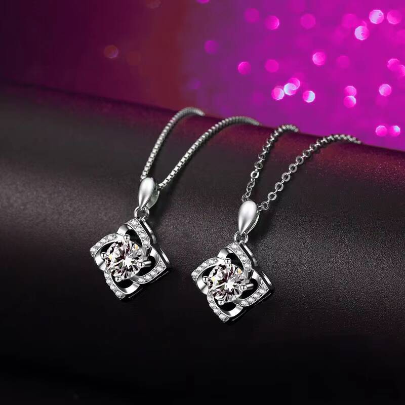 Fashion Inlaid Moissanite Diamond Necklace Women Collarbone Chain Fourleaf Clover Windmill Pendant Factory Wholesale