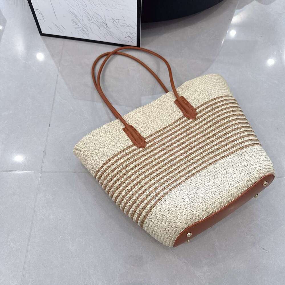 Large capacity grass woven bag, grass hat two-piece set, outdoor travel tote bag, trendy sun shading big hat brim, versatile and trendy