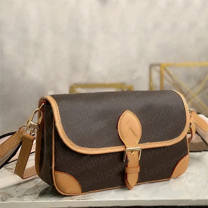 Designer Bags Shoulder Bag Leather Flower Handbag Baguette Canvas Wide Strap Embroidery Design Embossed Letters Stylish Buckle closure outdoors bag25