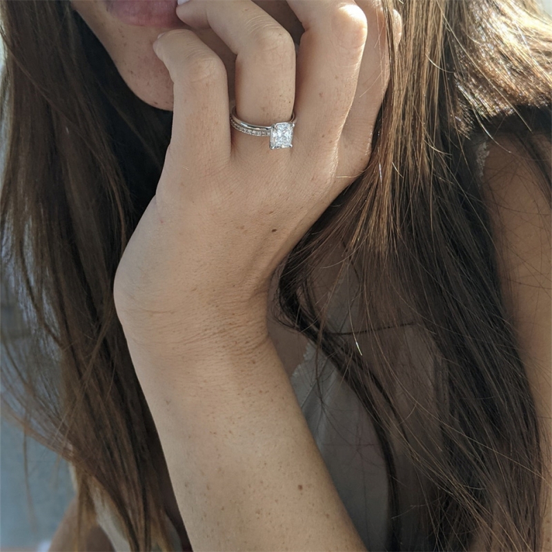 18K White Gold Elongated Cushion Cut 1.5 Carat Lab Diamond Ring Fashion Design Tiny Band Engagement Womens Gold Ring CVD Diamond