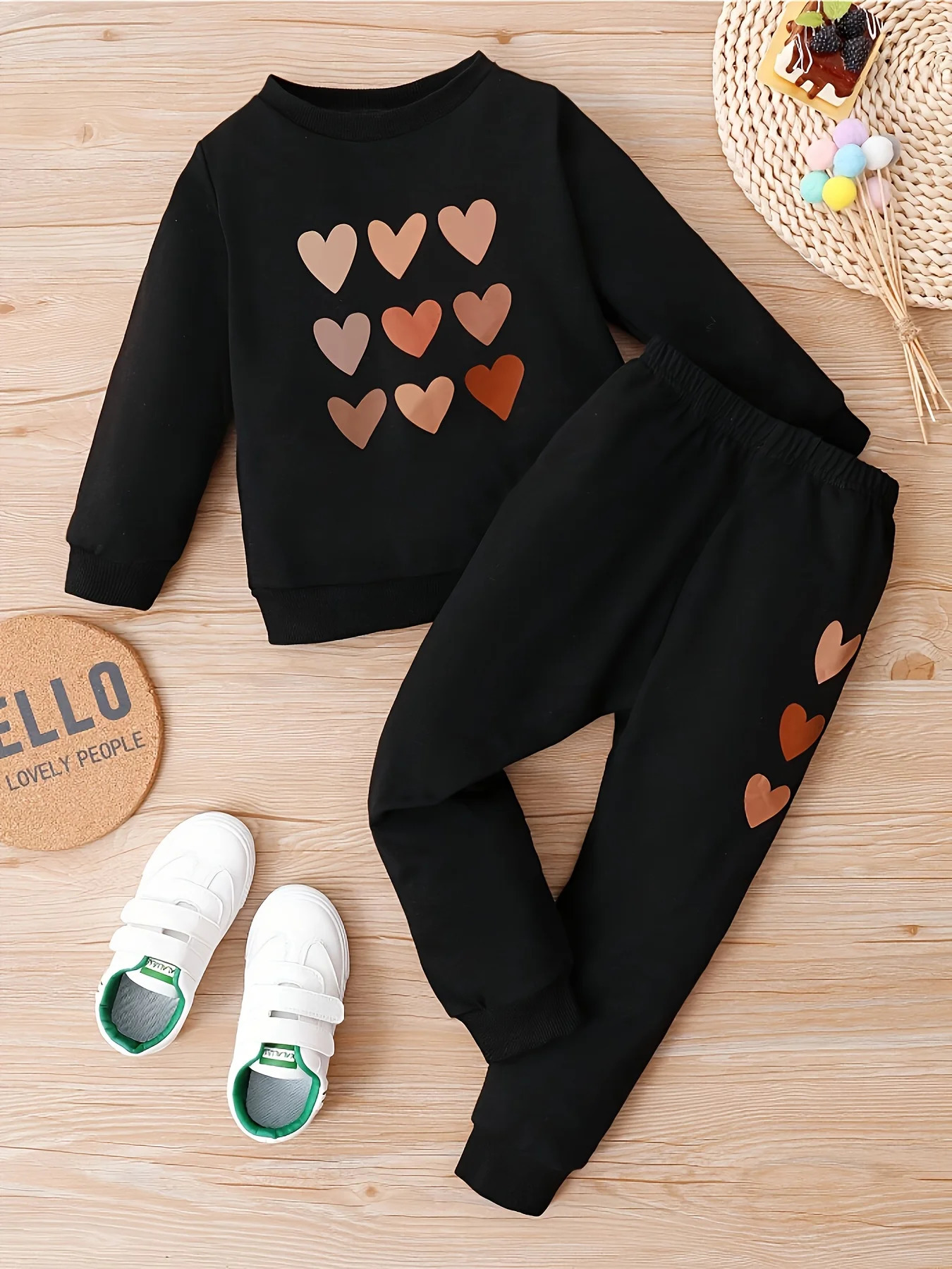 Autumn baby girl clothing set childrens fashionable heartshaped printed sportswear zipper top and pants 2piece of track field clothes 250325z