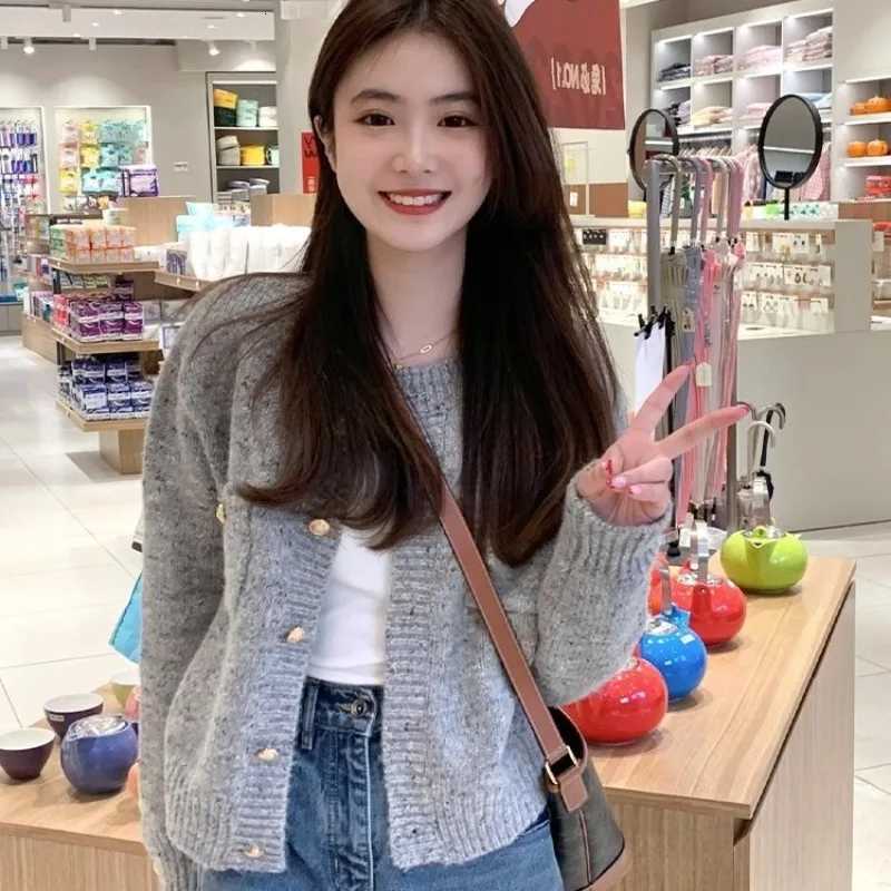 Autumn Elegant Grey Knitted Short Coat Fashion Warm Long Sleeve Women Cardigan Casual Oneck Knitwear Korean Style SweaterT251101