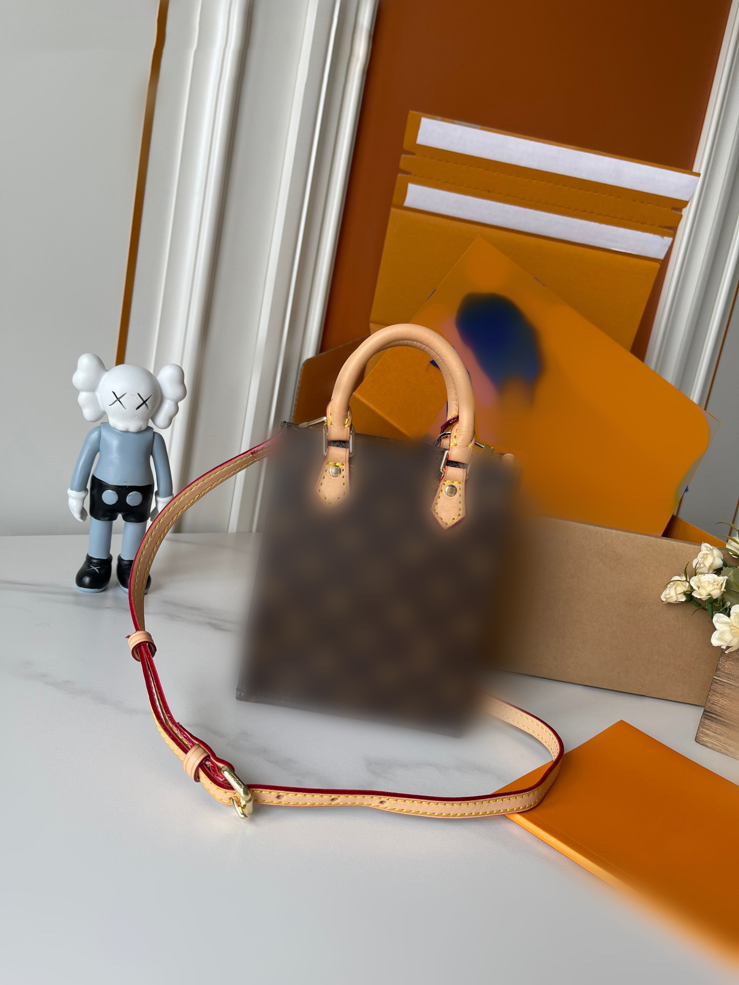 Sustainable Fashion: Stylish Crossbody Tote Crafted with Resilient Plant-Based Fibers