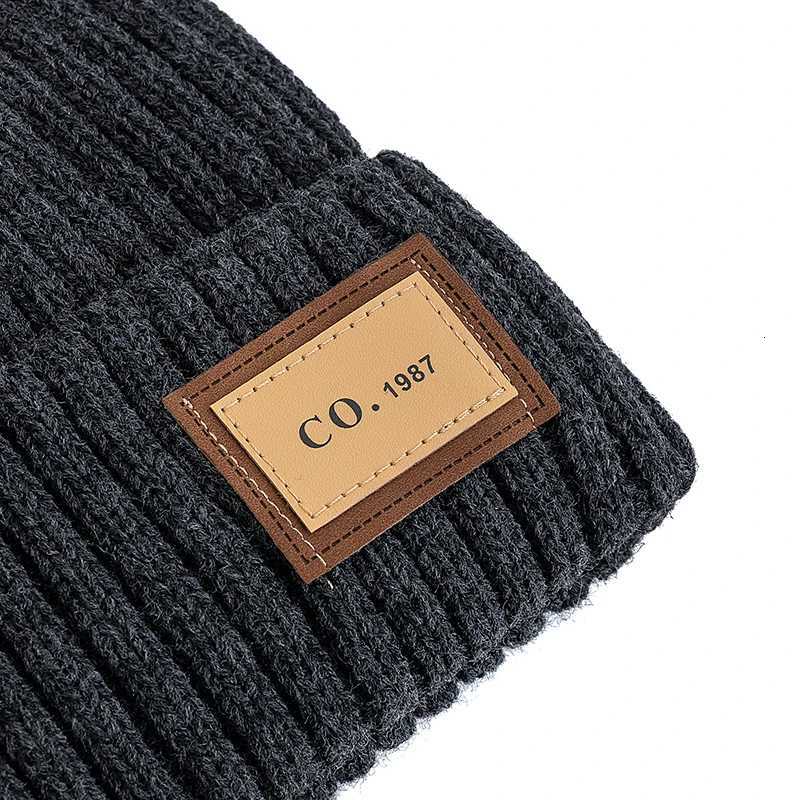 Winter Unisex Warm Winter Hat Plush Fur Lining Warm Cap 1987 Letter Beanie Hat for Men Women Outdoor Ski Sports Knitted HatXJ251101