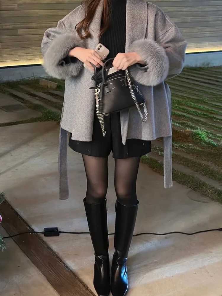 American Fashionable Vneck Lapel Furry Sleeves Laceup Longsleeved Woolen Coat Elegant Laceup Longsleeved Wool CoatT251101