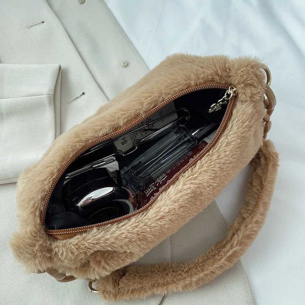 Women Winter Plush Shoulder Bag Casual Chain Small Underarm Pouch Vintage Designer Luxury Handbags Retro Fluffy Soft Armpit BagW251101