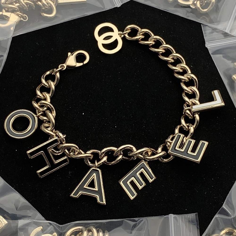 Delicate Bracelets Chains Charm Pendant Crystal Bangle Top Quality Love Gift Women's Romantic Fashion Jewelry Wedding Party Jewelry Designer Letter Pearl Bracelet