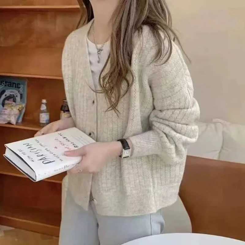 Fashion Retro Vneck Womens Longsleeved Cardigan Sweater Autumn and Winter New Casual Knitwear Singlebreasted BlouseT251101