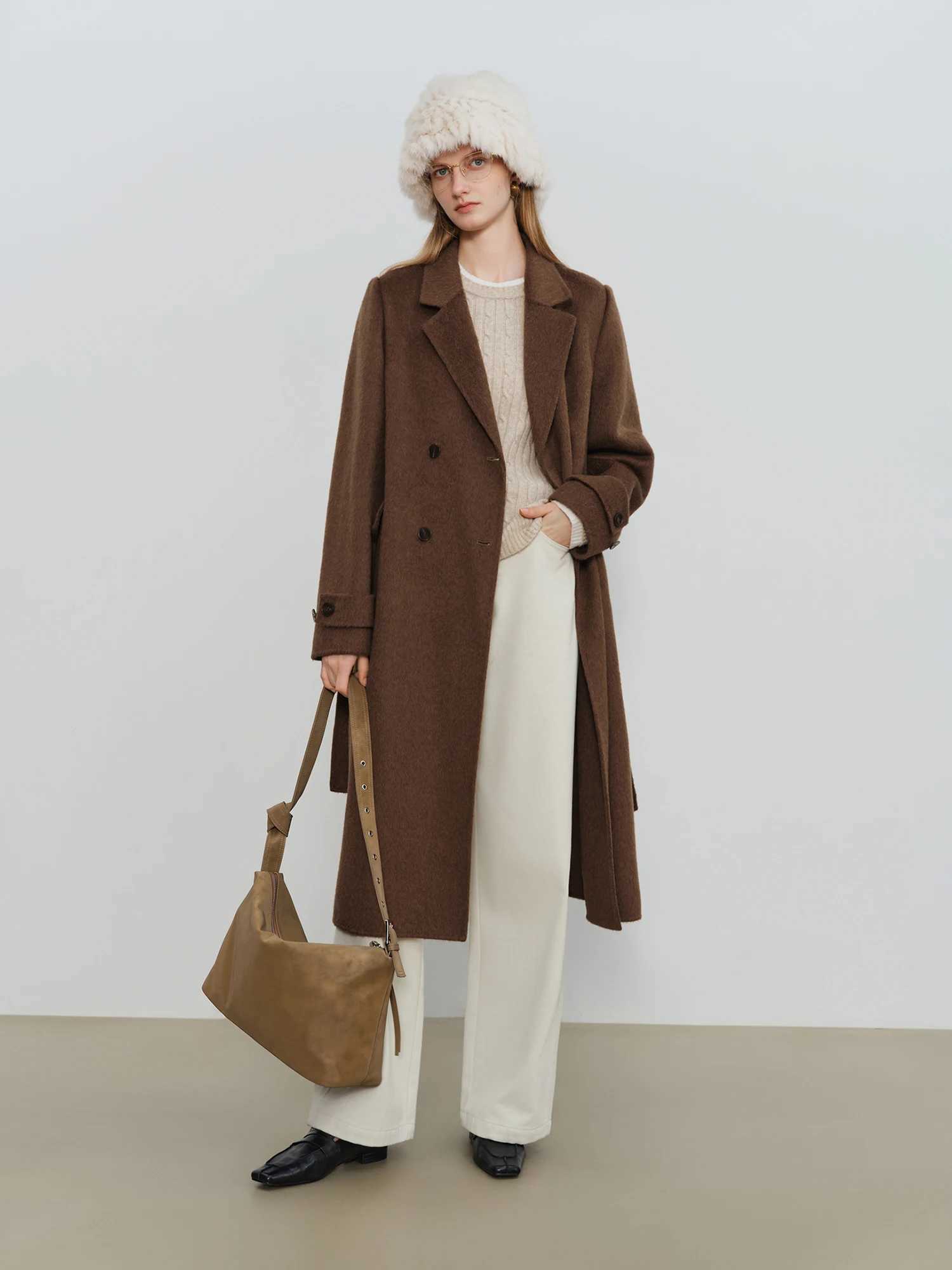 ZIQIAO Petite Straight Shoulder White Camel Wool Coat Women 2025 New Woolen Coat Temperament CommutingT251101
