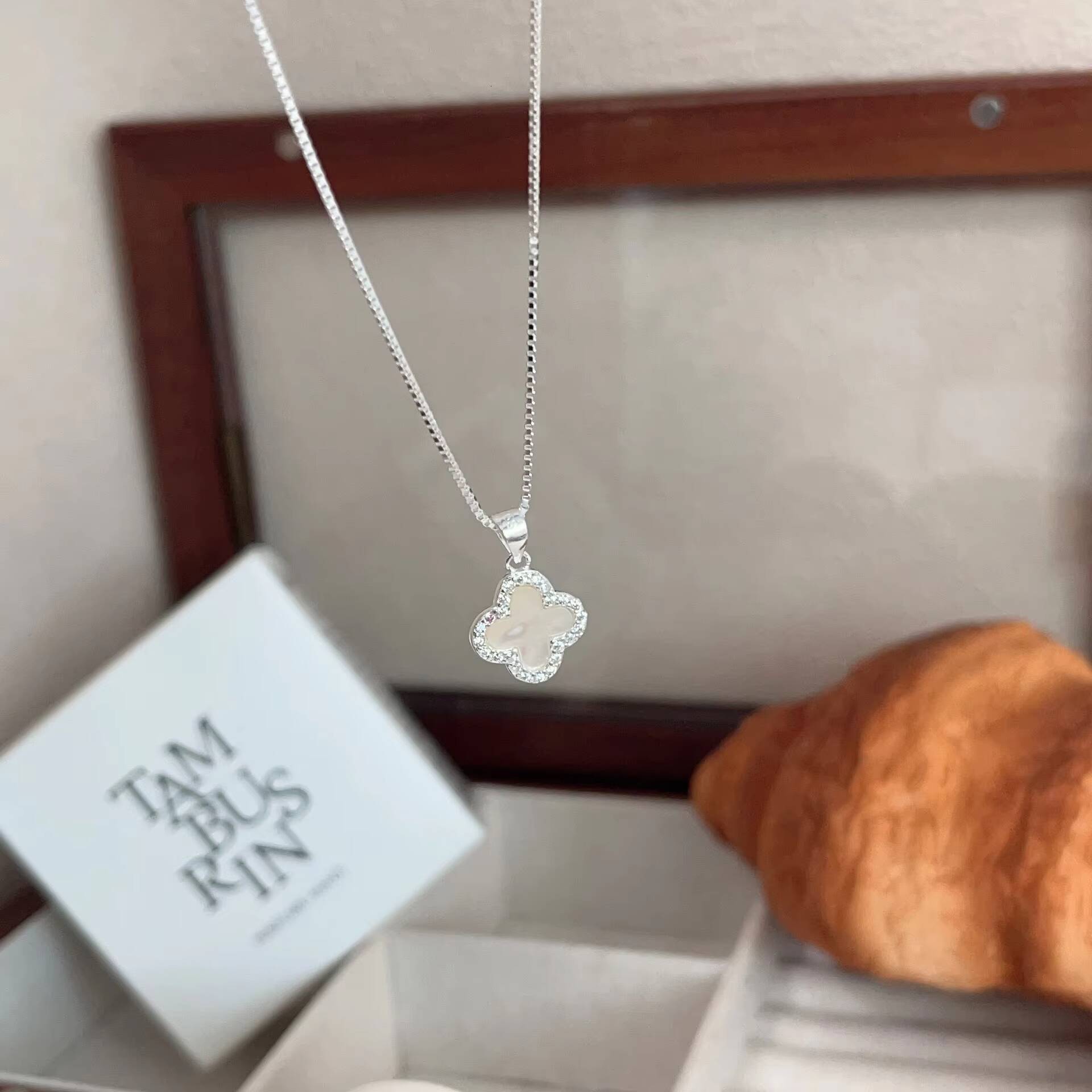 Fashion Fortune Grass Premium DoubleSided Clover Pendant Sterling Silver Necklace for Ladies for Weddings Engagements