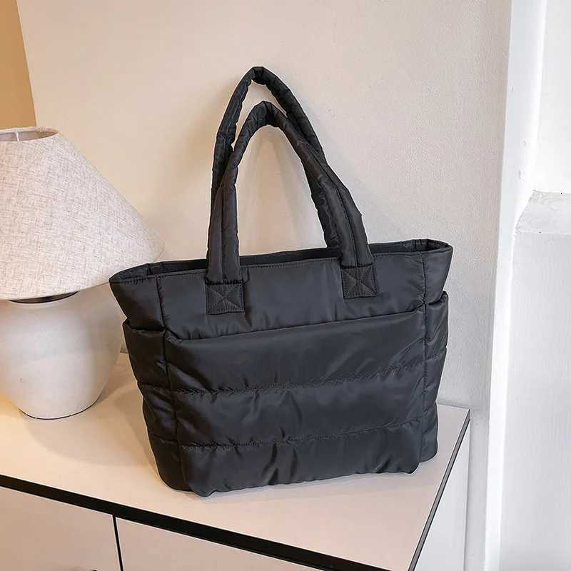 New Large Capacity Tote Bag Versatile Handbag for Women Commuting Bag Messenger Shoulder Bag Multiple Pockets Mummy BagW251101