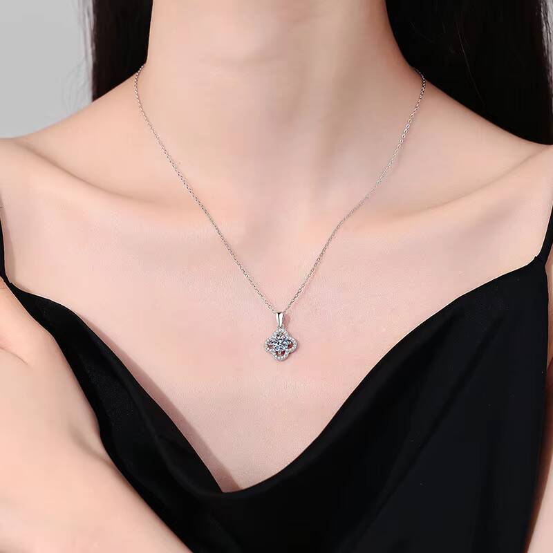 S925 Sterling Silver 1 Ct D Color Moissanite Pendant Necklace Classic Clover Clavicle Chain Rhodium Wedding Gift