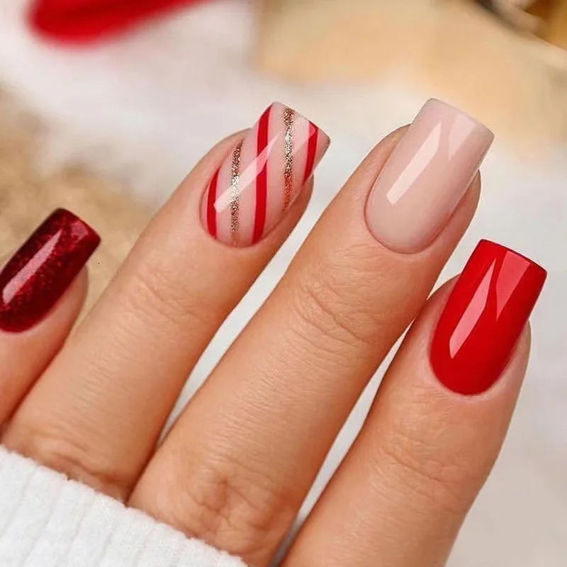 24pcs Short Christmas False Nails Glitter Sequins Snowflake Press on Nails Square Head Artificial Nail Tips Girl Christmas Gifts 251028