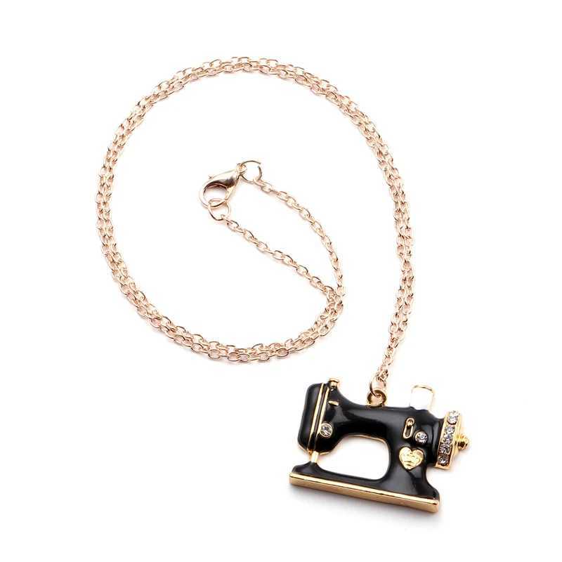 Vintage Personzed Black Oil Painting Sewing Machine Necklace Creative Pendant for Men and Women AccessoriesC250407
