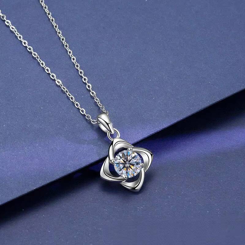 Eternal Classic S925 Sterling Silver Light Luxury Four Leaf Clover Moissan Diamond Necklace Women Factory Wholesale