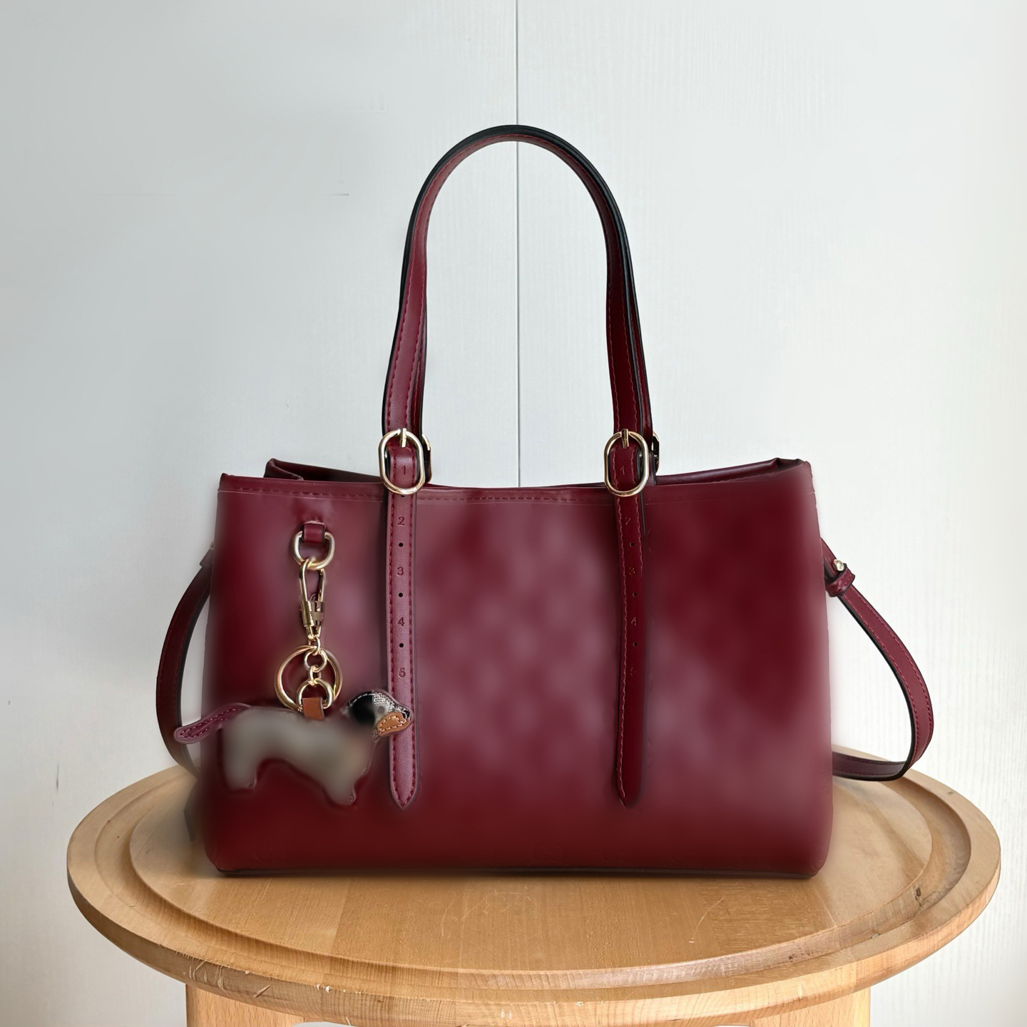 Chic Sustainable Handbag: Retro Design Eco-Accentuated Tote Crafted with Discarded Goods