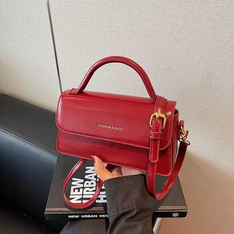 Designer HighEnd Minimalist Unique Vintage Leather Crossbody Bag For Wen With Large Capacity And Trendy Design Y251120