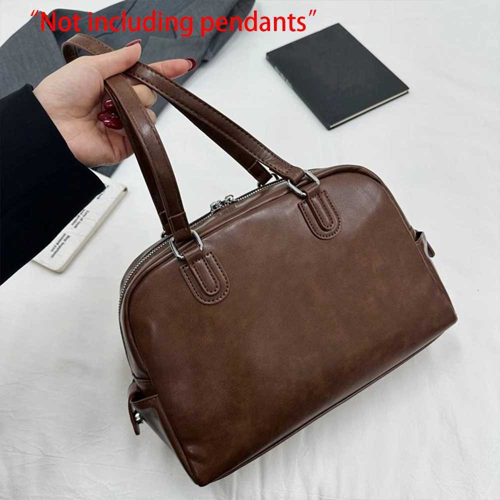 AutumnWinter Retro Underarm Bag Womens New Winter Large Capacity Handheld Bowling Bag Versatile Shoulder BagW251101