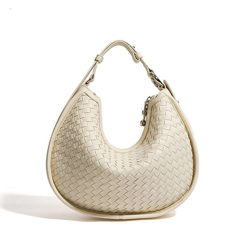 Single Cross Shoulder Crescent Bag Large Capacity Commuter Hand Woven Underarm Handbag Women's 2025 New Casual Versatile Fashion Clothing