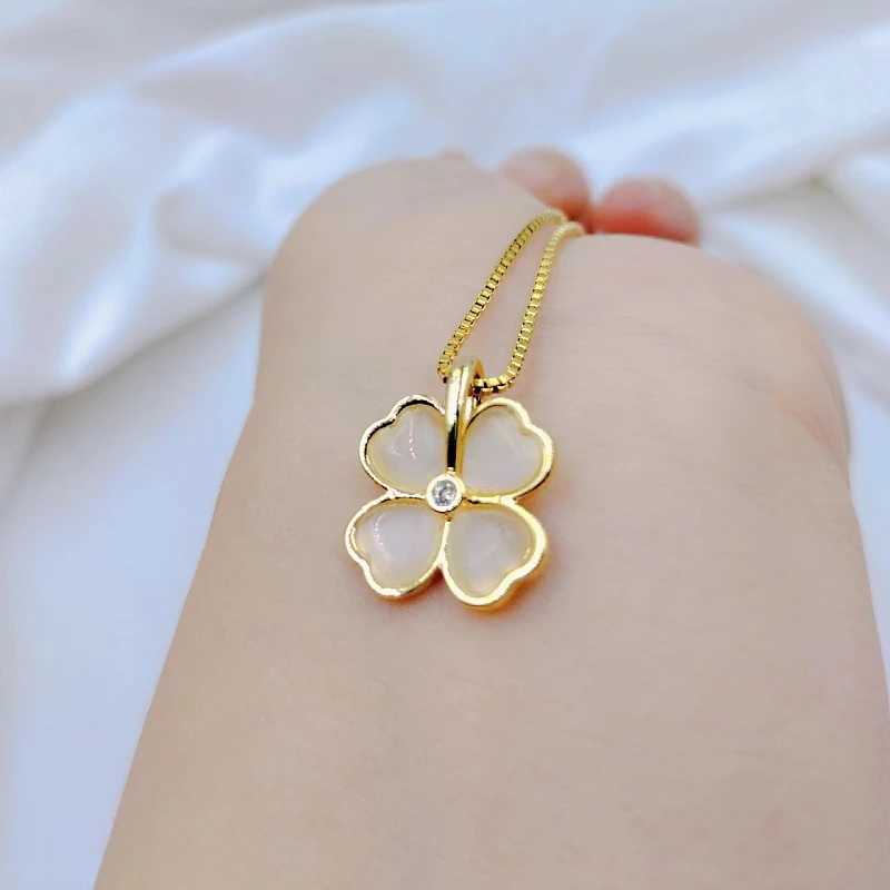 Fashion Cute and Beautiful Flower Heart-shaped Necklace Cats Eye Exquisite Stainless Steel Collarbone Chain Temperament PendantC250407