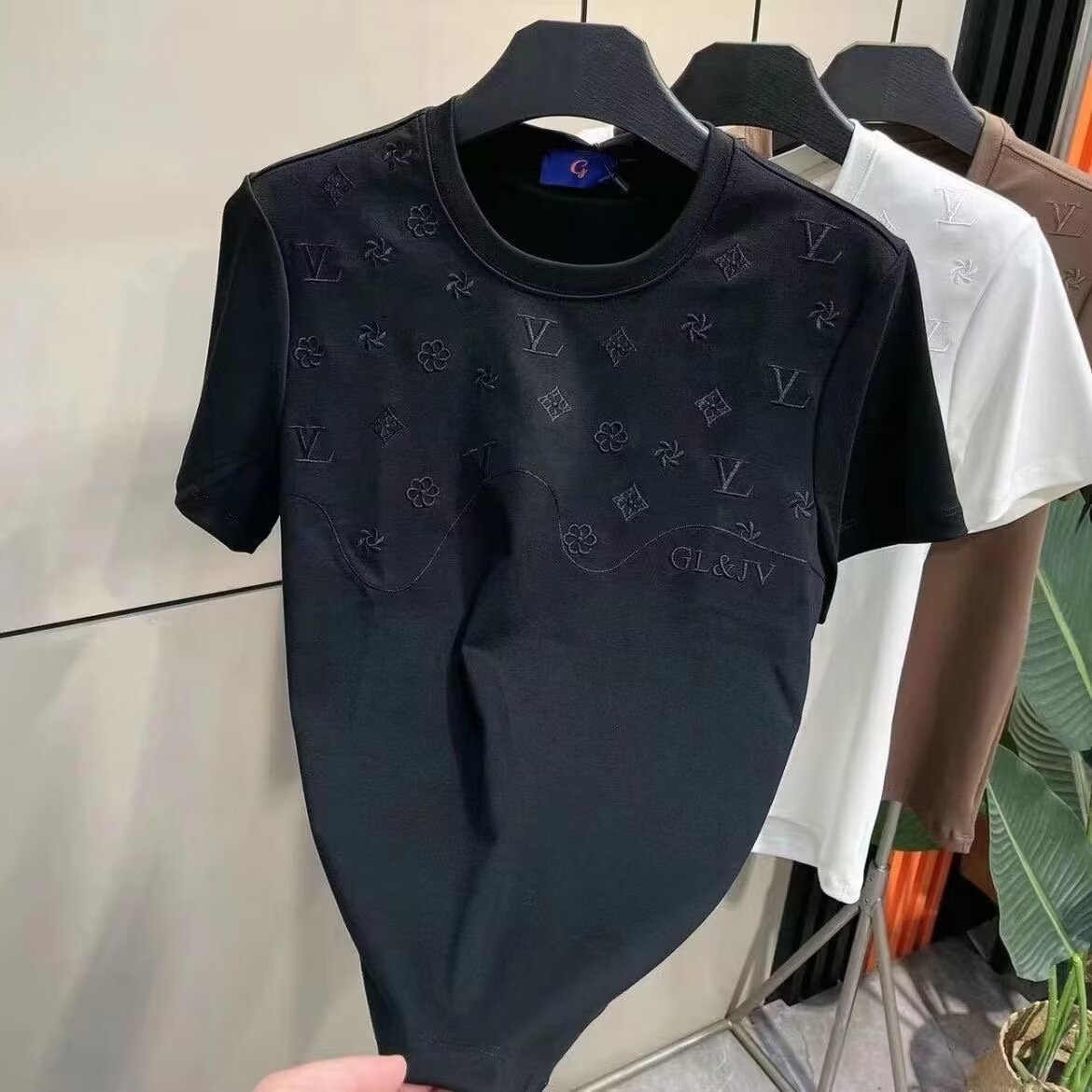 Free shipping 2025 new fashion embroidery short sleeve men's cotton T-shirt slim casual light luxury trend half sleeve T-shirt black and white