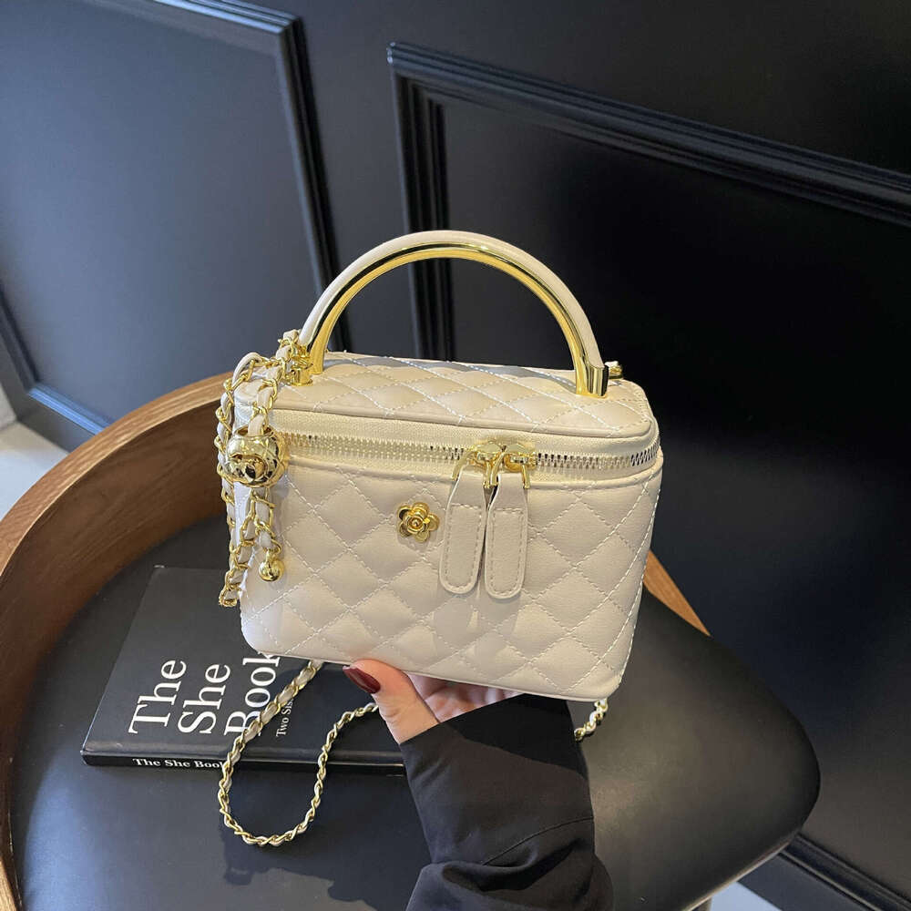 Xiaoxiangfeng Handheld Fashion Box New Luxury Quilted Crossbody for Women Classic Elegant Single Shoulder Small Square Bag