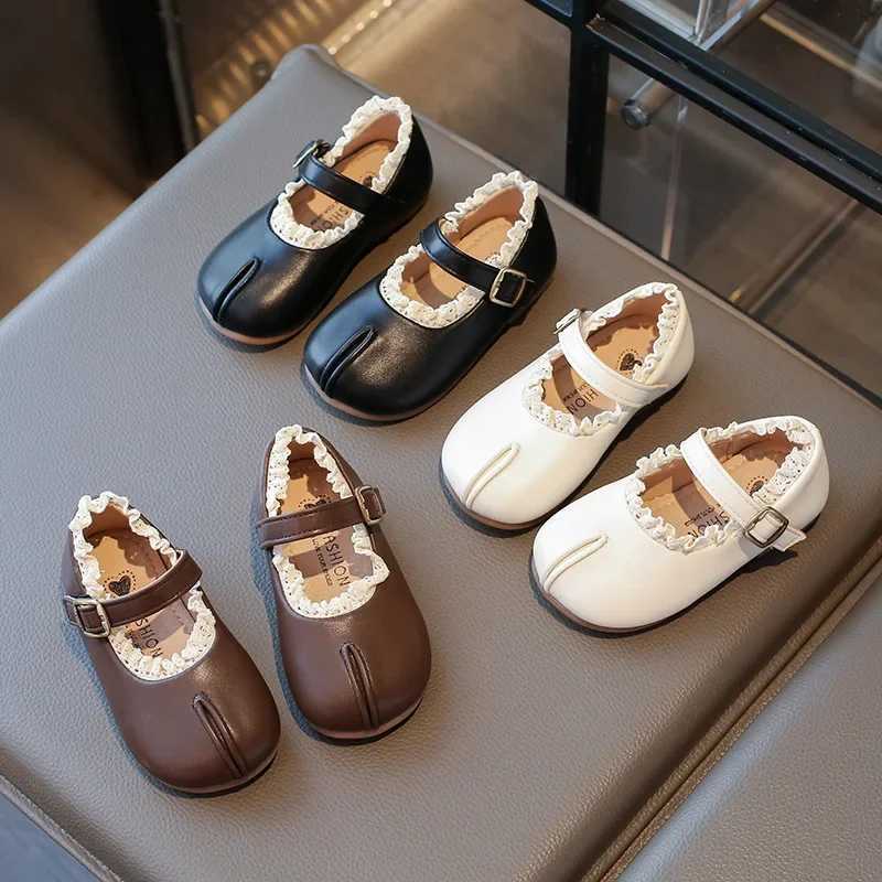 2025 New Childrens Flats Simple Lolita Girls Princess Leather Shoes Walking Versatile Sweet Pleated Kids Causal Fashion ShoesT251101