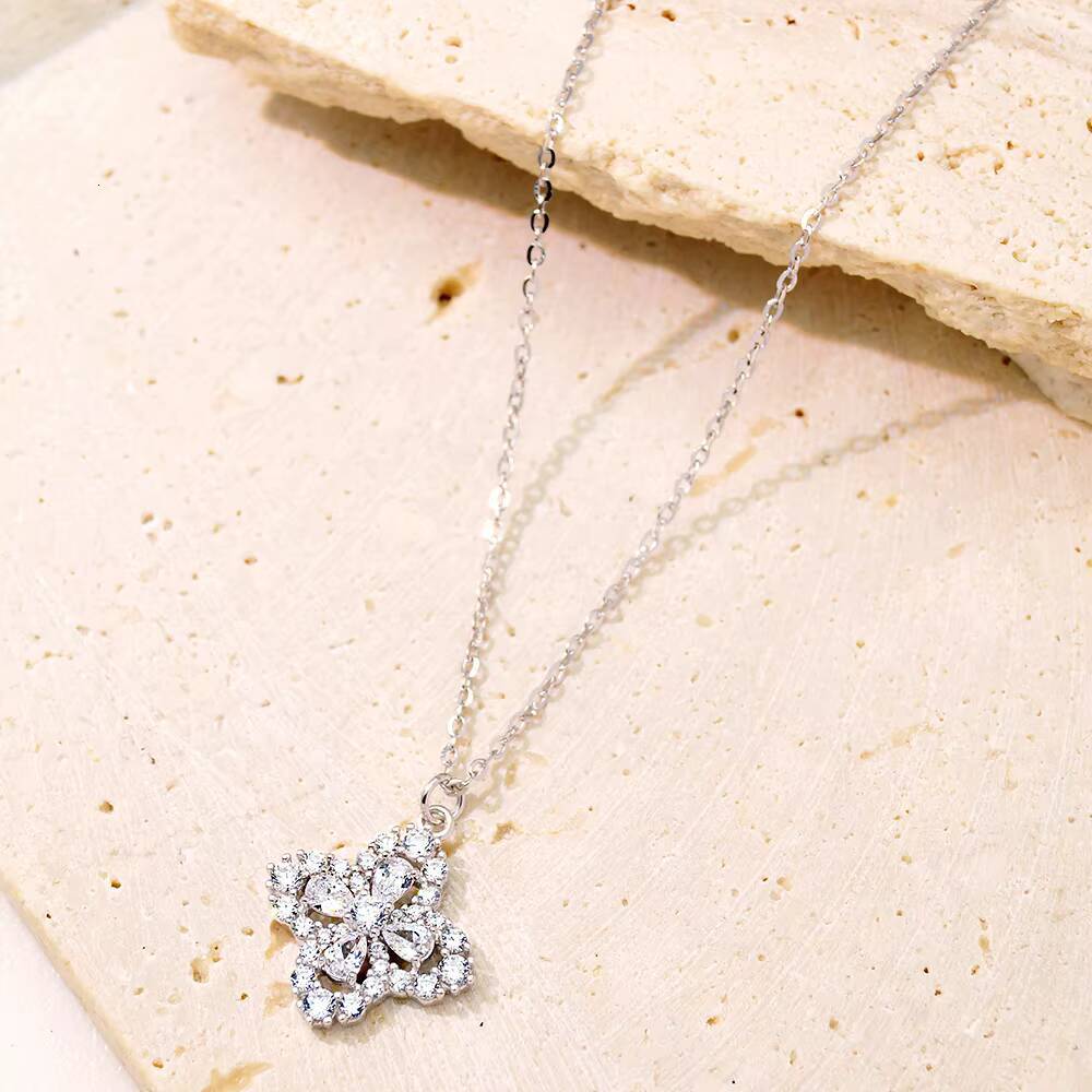 Wholesale Dainty 925 Sterling Silver Jewelry Four Leaf Clover Pendant Necklace Zirconia Flower Necklace Silver Necklace