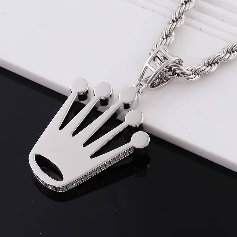 Wholesale Hip Hop Fine Jewelry 925 Sterling Silver Iced Out Moissanite Crown Shaped Design Charm Pendant Necklace for Men Women