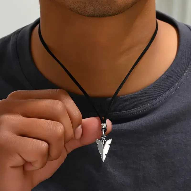 Retro Black Punk Triangle Arrow Pendant with Rope Necklace Accessories For Men N0472C250407