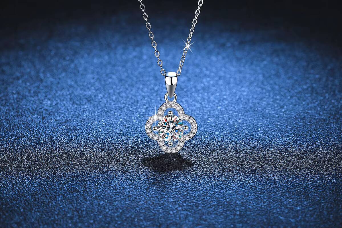 S925 Sterling Silver 1 Ct D Color Moissanite Pendant Necklace Classic Clover Clavicle Chain Rhodium Wedding Gift