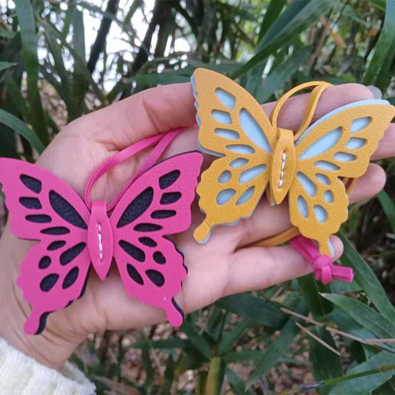Cute Colorful Hollow Out Butterfly Keychains PU Keyrings Gift for Women Men Handbag Pendants Key Chains DIY AccessoriesC250401