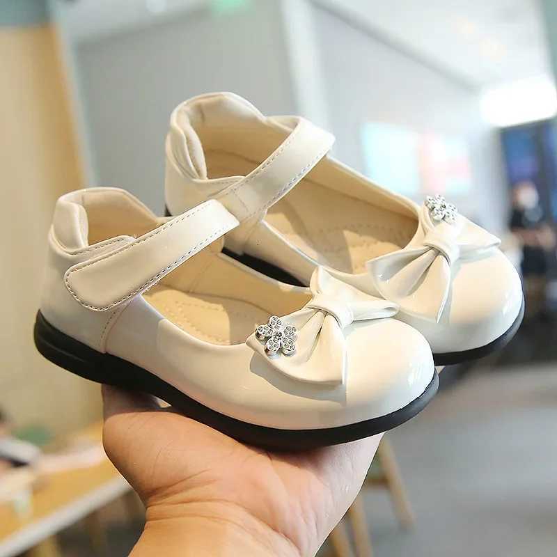 Glossy Kids Leather Shoes Simple Shallow Performance Shoes Black Bow with Crystal Flower Child Moccasin Shoes for Girls CasualT251101