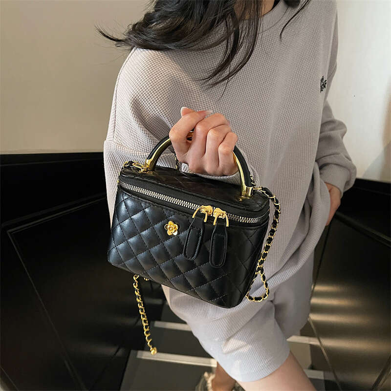 Xiaoxiangfeng Handheld Fashion Box New Luxury Quilted Crossbody for Women Classic Elegant Single Shoulder Small Square Bag