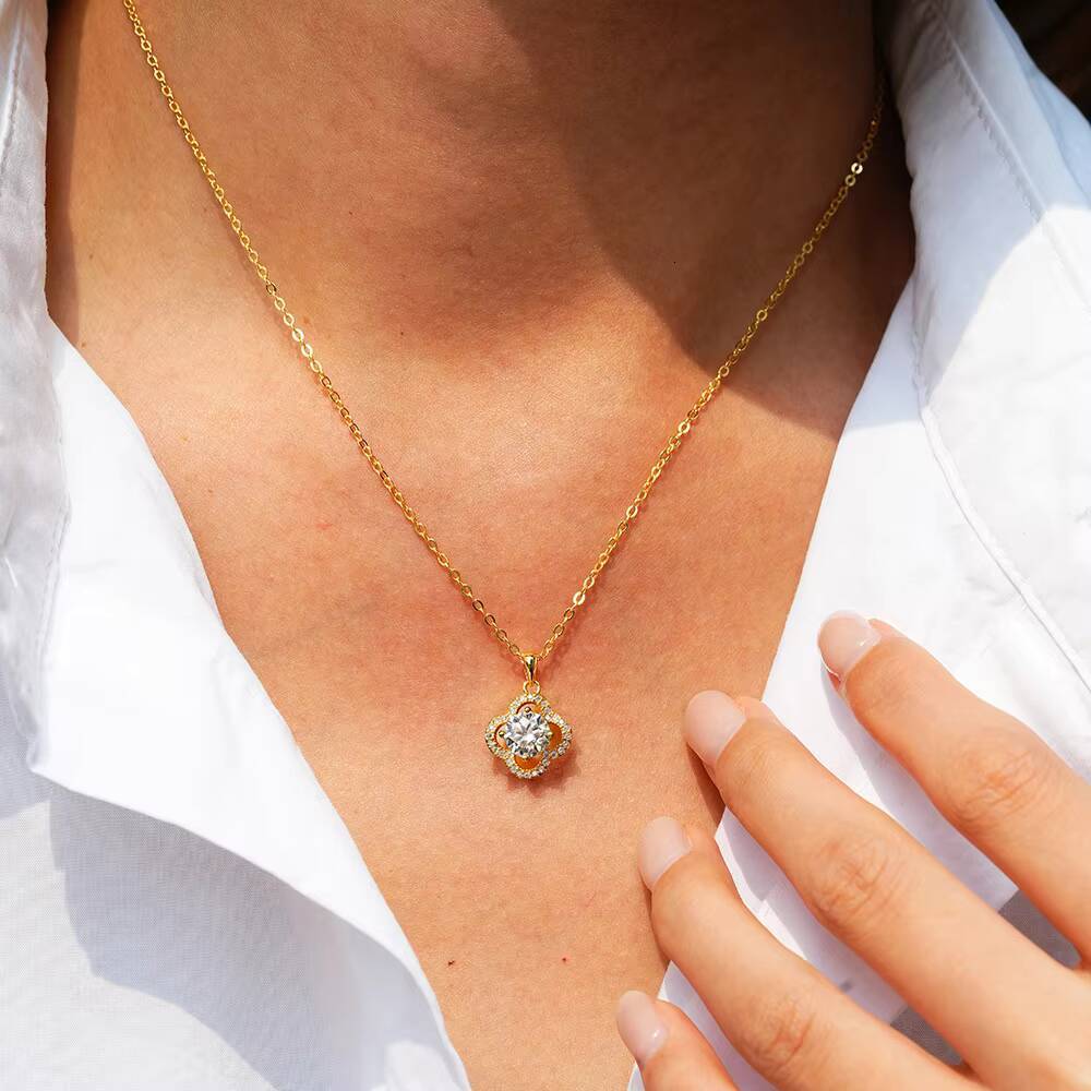 Fashion Classic Jewelry Necklace Real D Color 1 Ct Moissanite 925 Sterling Silver Four Leaf Clover Charm Pendant for Women