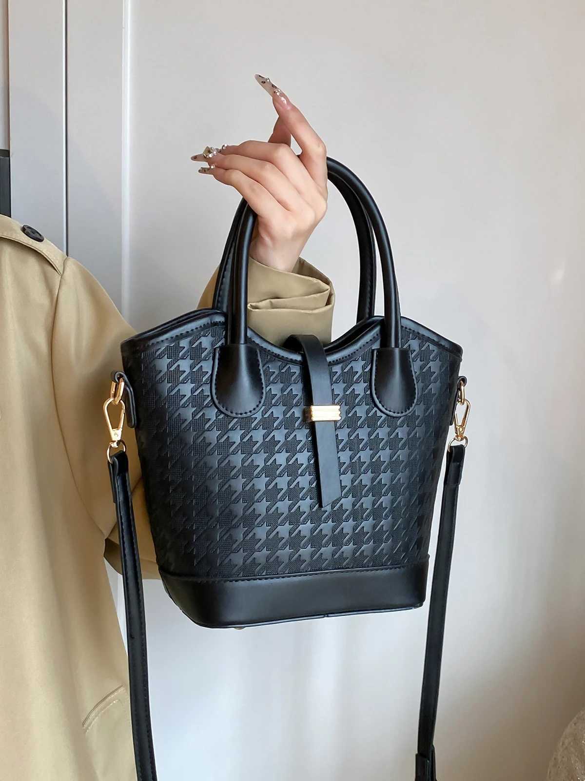 Designer Popar ctrast small bag fem 2024 new autumn crossbody bag fi HOT handbag bucket bag Y251120